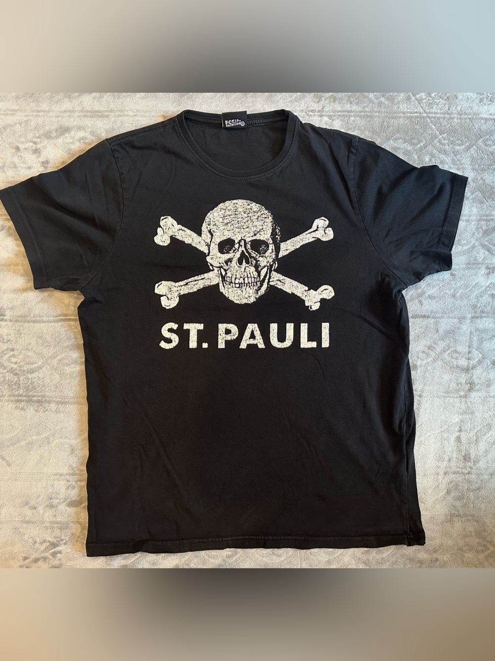 FC St. Pauli Mens Black Skull & Crossbones Graphic Crew Neck T-Shirt Cotton S